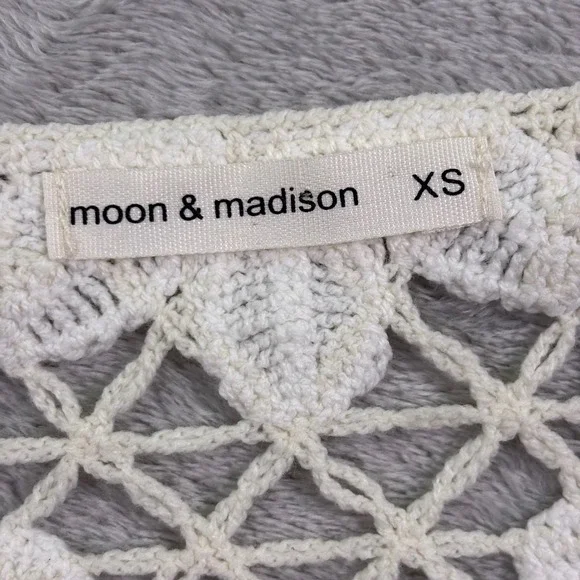 Moon & Madison Cardigan Women XS Cream Daisy Crochet Cropped Tie Front ST21077 - Picture 2 of 8